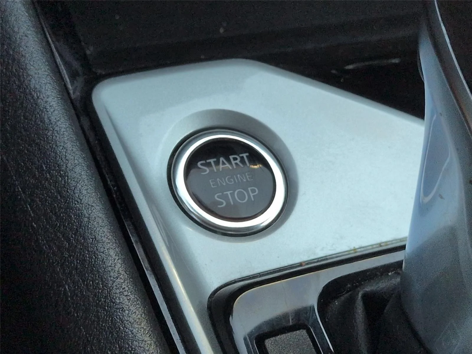 Used 2024 Gun Metallic Nissan 2.5 SV image 29