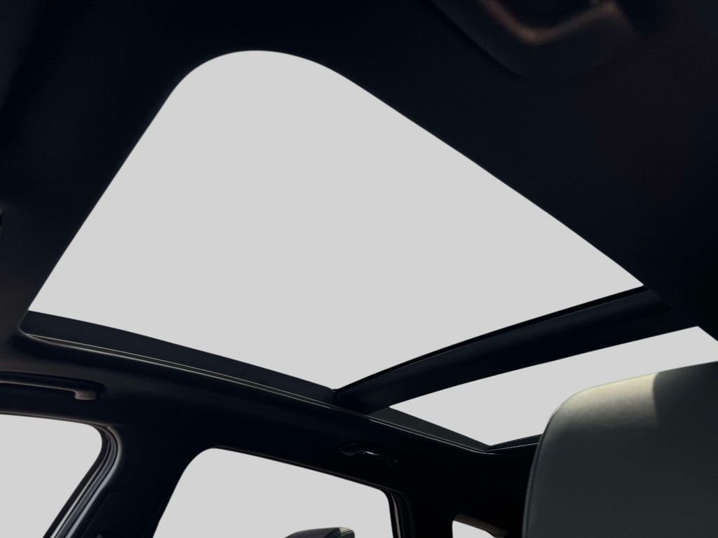 Used 2023 White Kia X-Line image 18