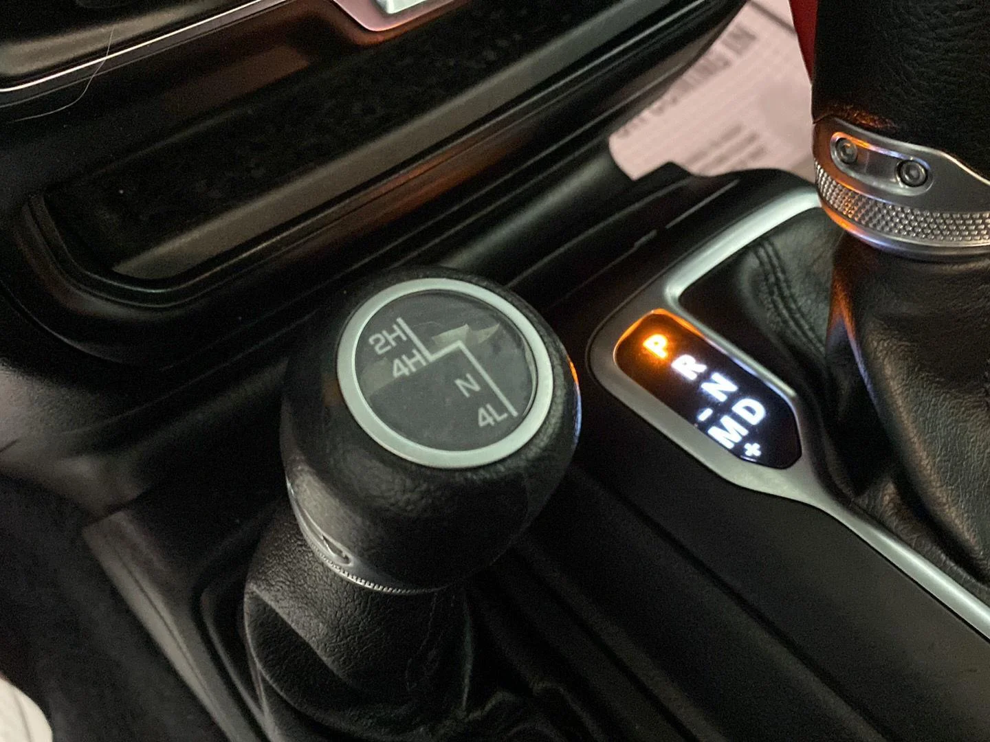 Used 2019 Bikini Pearlcoat Jeep Sport S image 13