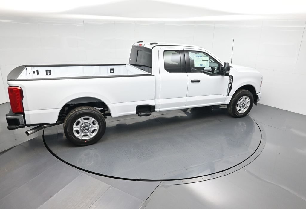 New 2026 Oxford White Ford XLT image 36