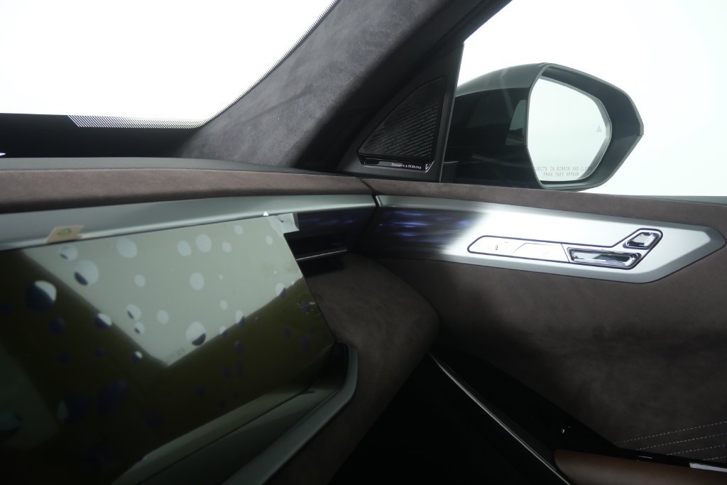 New 2027 Vancouver Green Metallic BMW  image 27