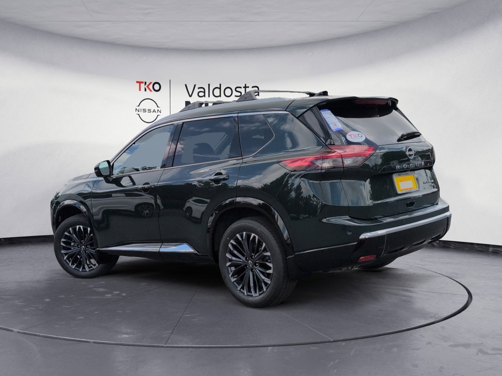 New 2026 Obsidian Green Pearl Nissan Platinum image 9