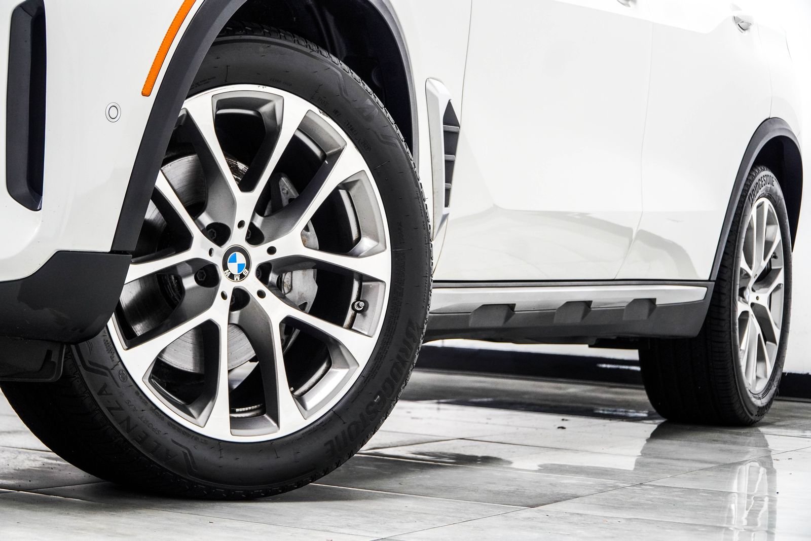 Used 2024 White BMW xDrive40i image 6