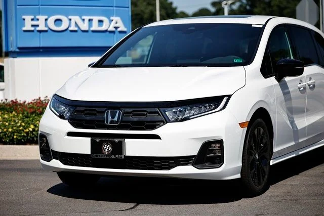 New 2026 Platinum White Pearl Honda Sport-L image 2