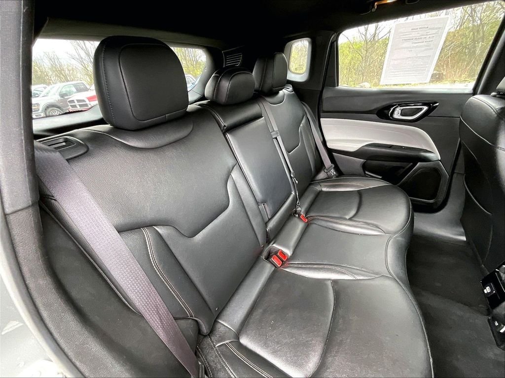 Used 2024 Gray Jeep Limited image 15
