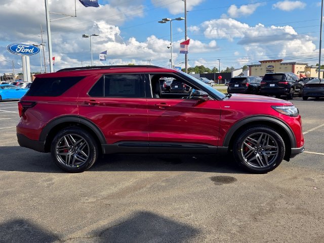 New 2027 Ruby Red Metallic Tinted Clearcoat Ford ST-Line image 9