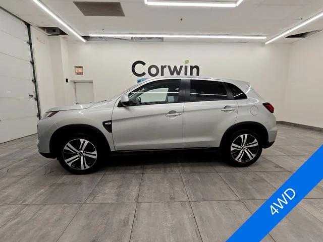 Used 2025 Alloy Silver Metallic Mitsubishi  image 2