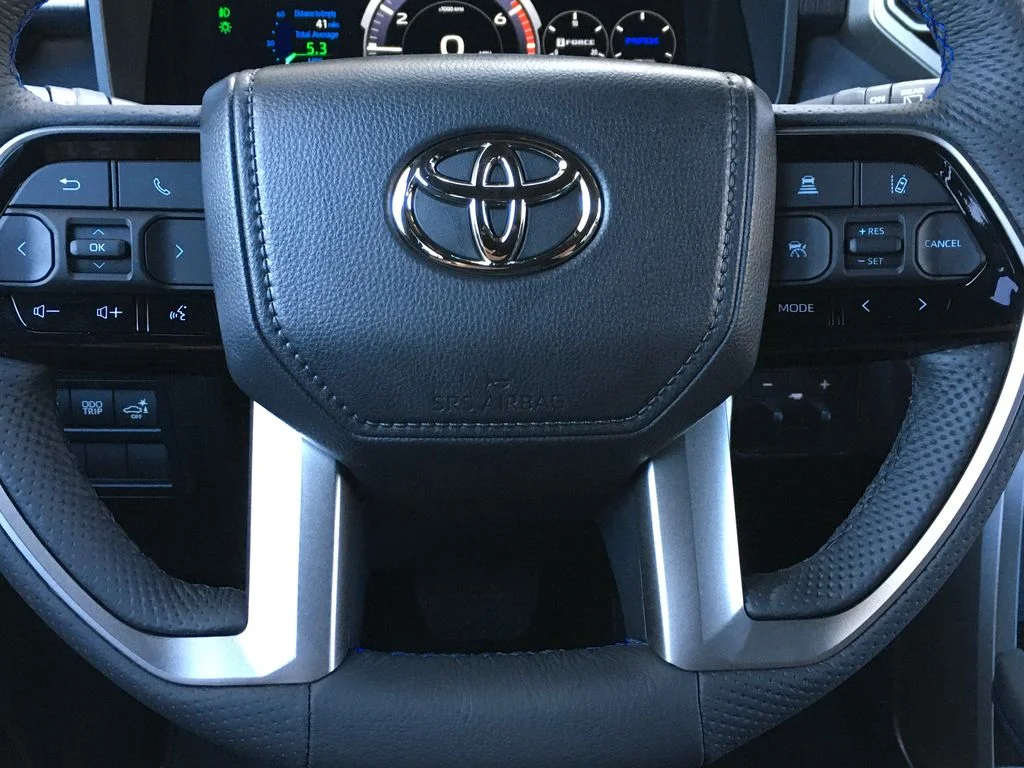 New 2026 Lunar Rock Toyota Platinum image 15