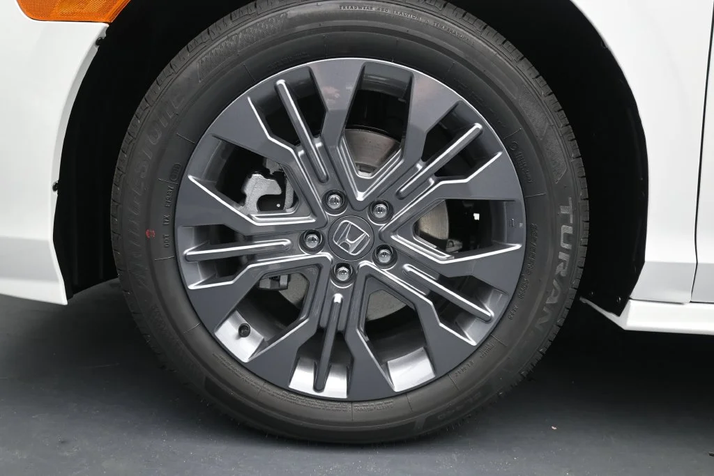New 2027 Platinum White Pearl Honda Touring image 11