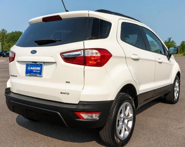 Used 2022 Diamond White Ford SE image 6