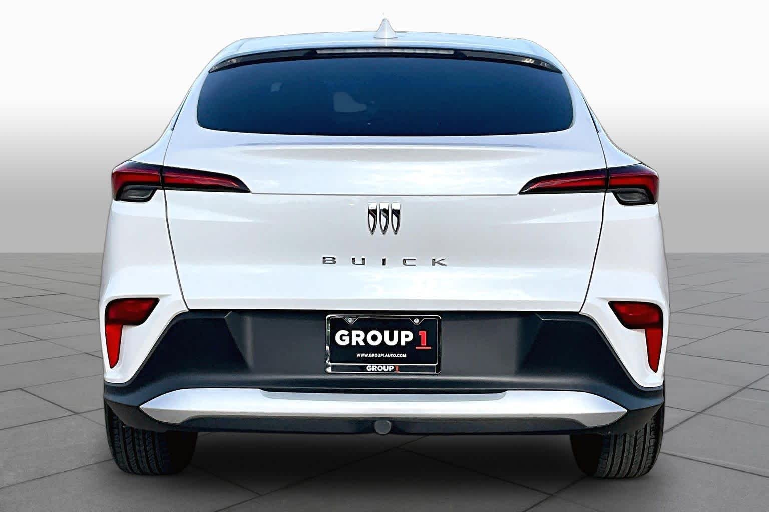 Used 2024 White Frost Tricoat Buick Preferred image 5