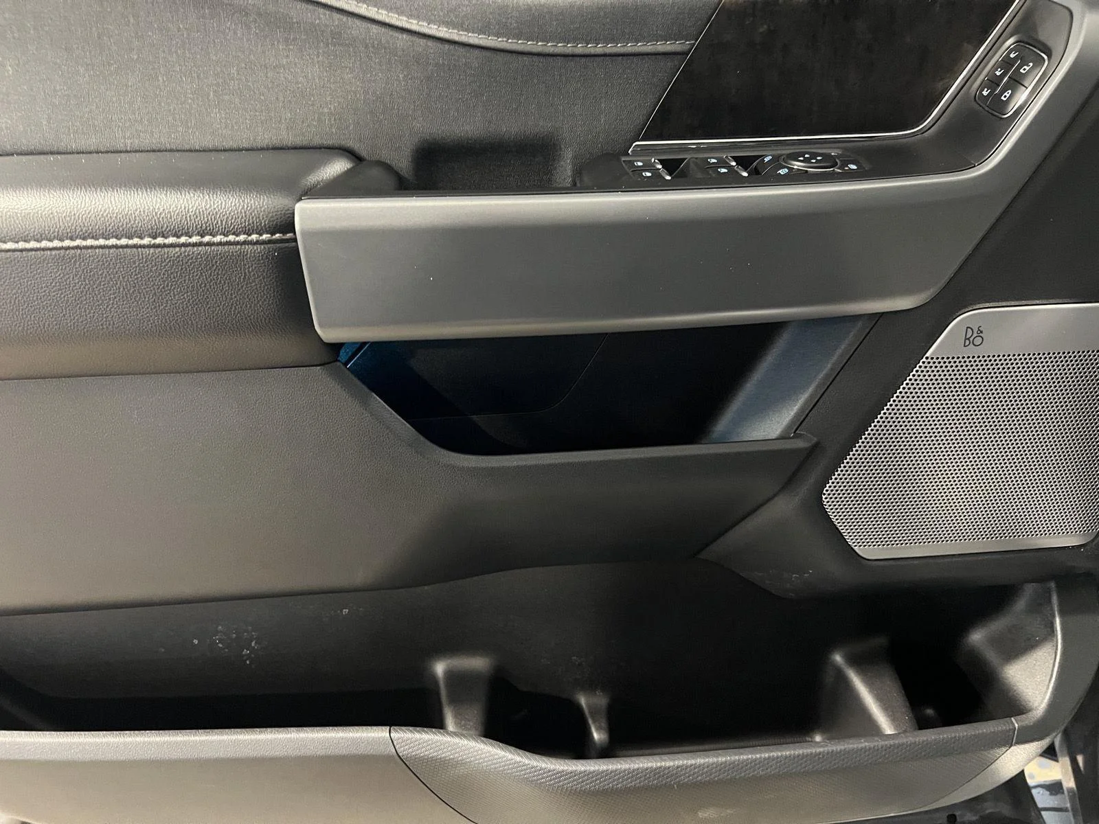 Used 2023 Carbonized Gray Ford LARIAT image 7