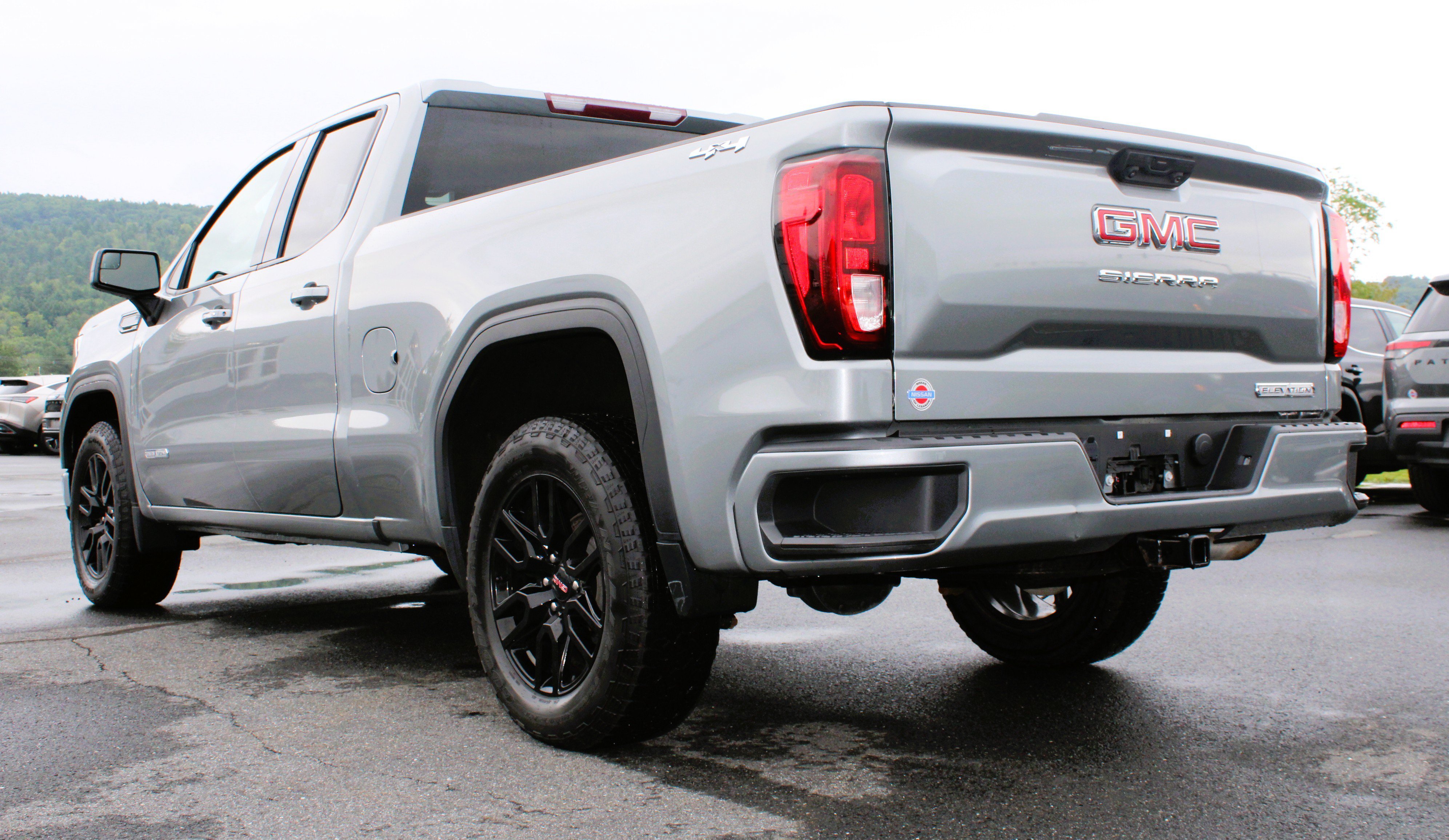 Used 2023 Sterling Metallic GMC Elevation image 11