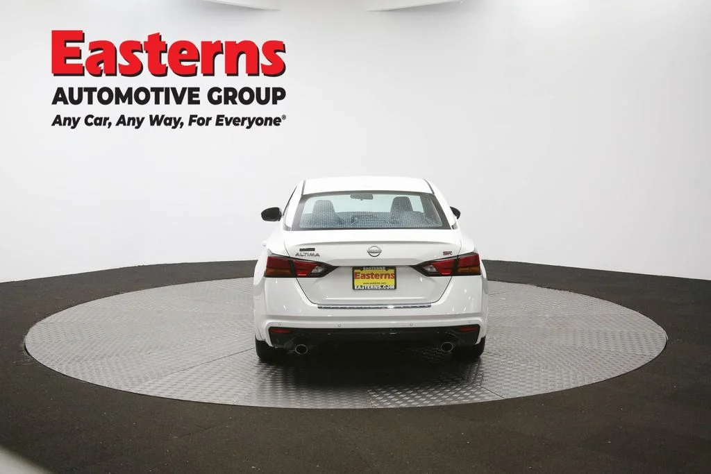 Used 2023 White Nissan 2.5 SR image 33