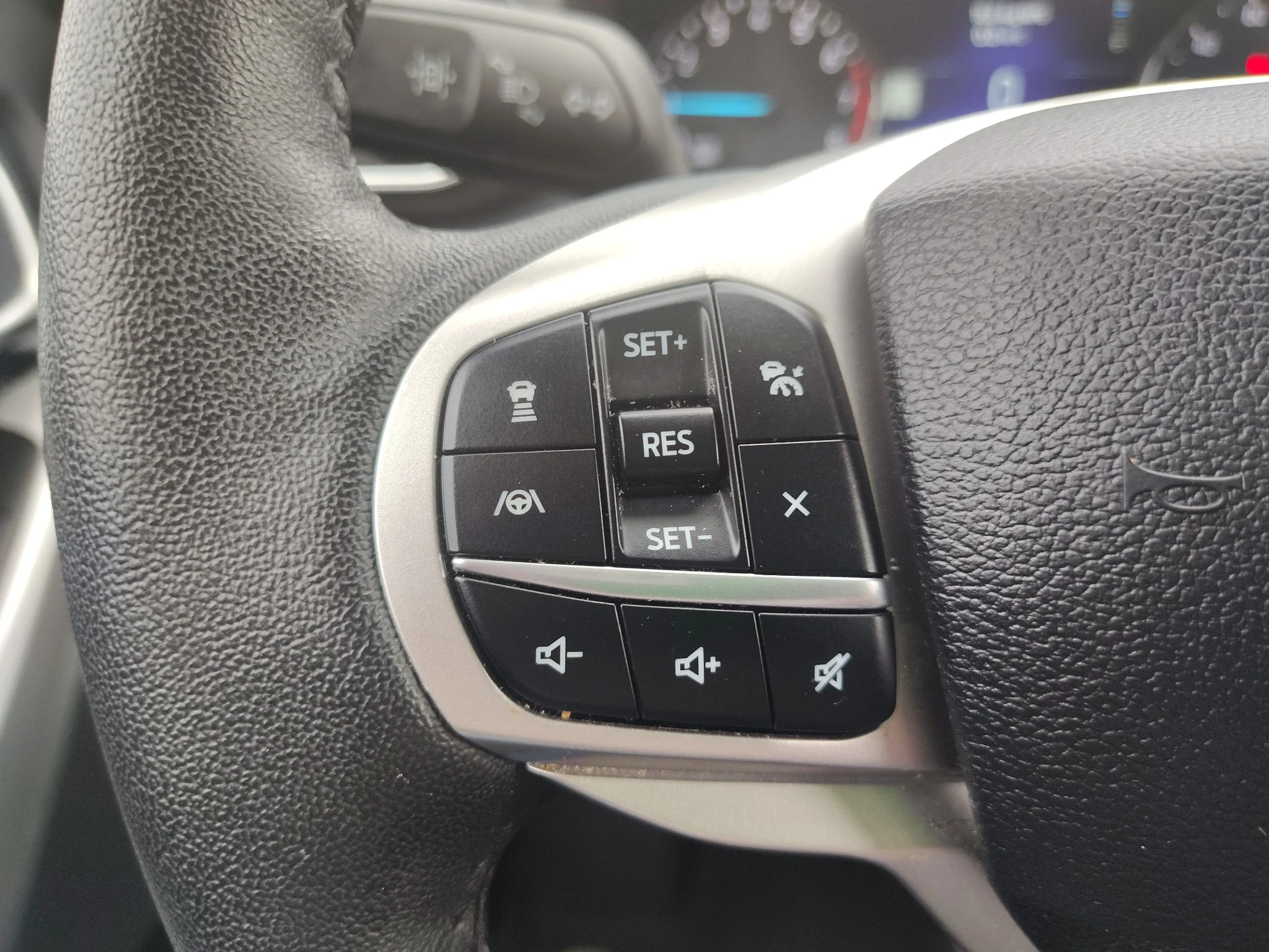 Used 2024 Iconic Silver Metallic Ford XLT image 19