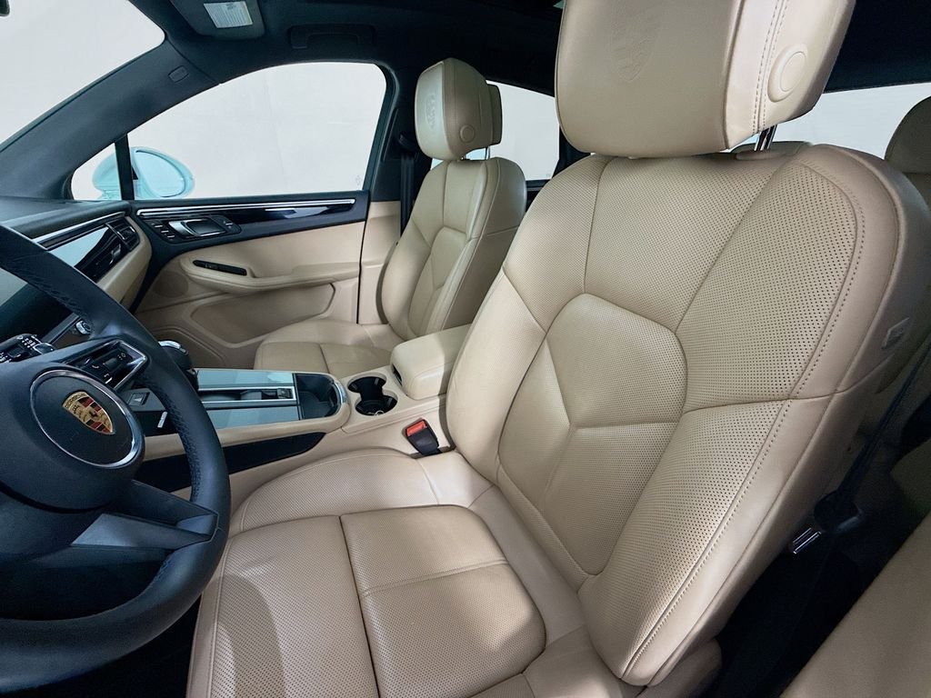 Used 2023 White Porsche  image 5