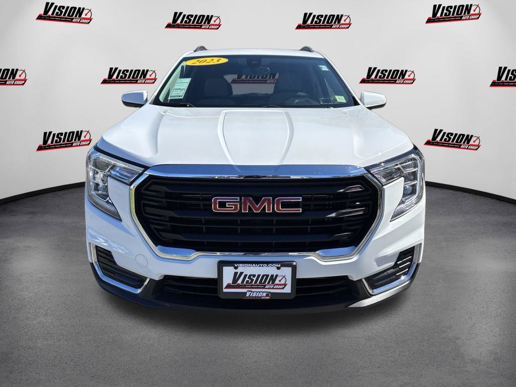 Used 2023 White GMC SLE image 2