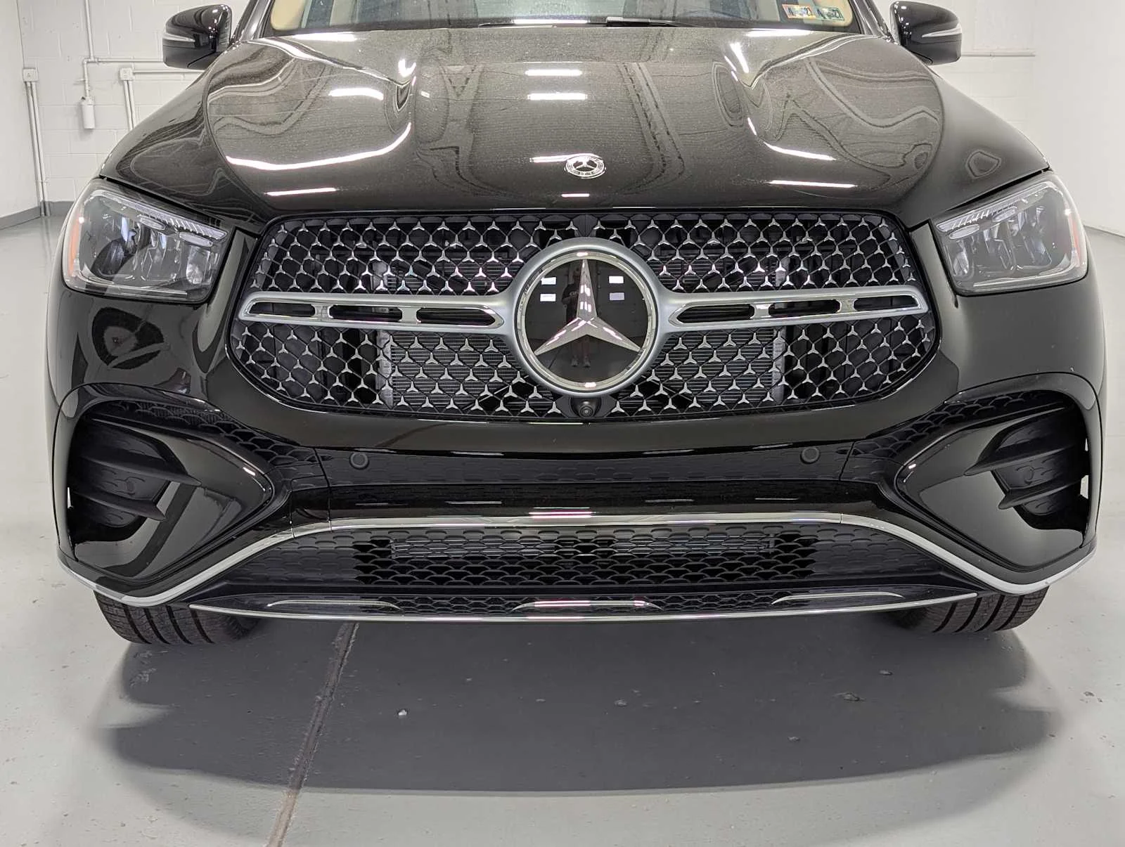 New 2026 Obsidian Black Metallic Mercedes-Benz GLE 580 image 2