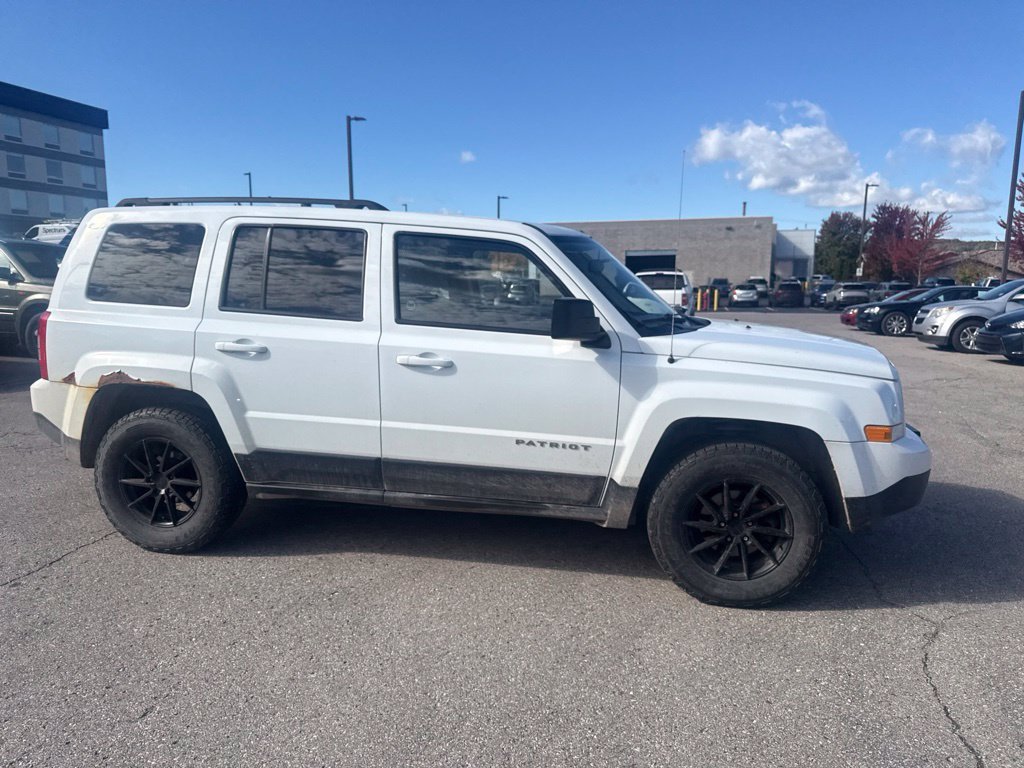 Used 2015 Bright White Clearcoat Jeep Sport image 12