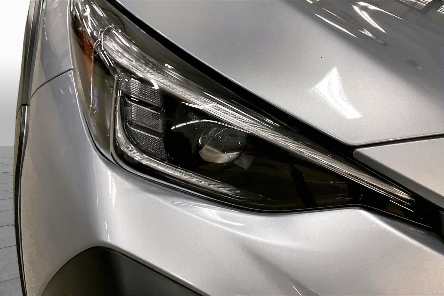 Used 2025 Ice Silver Metallic Subaru Limited image 27