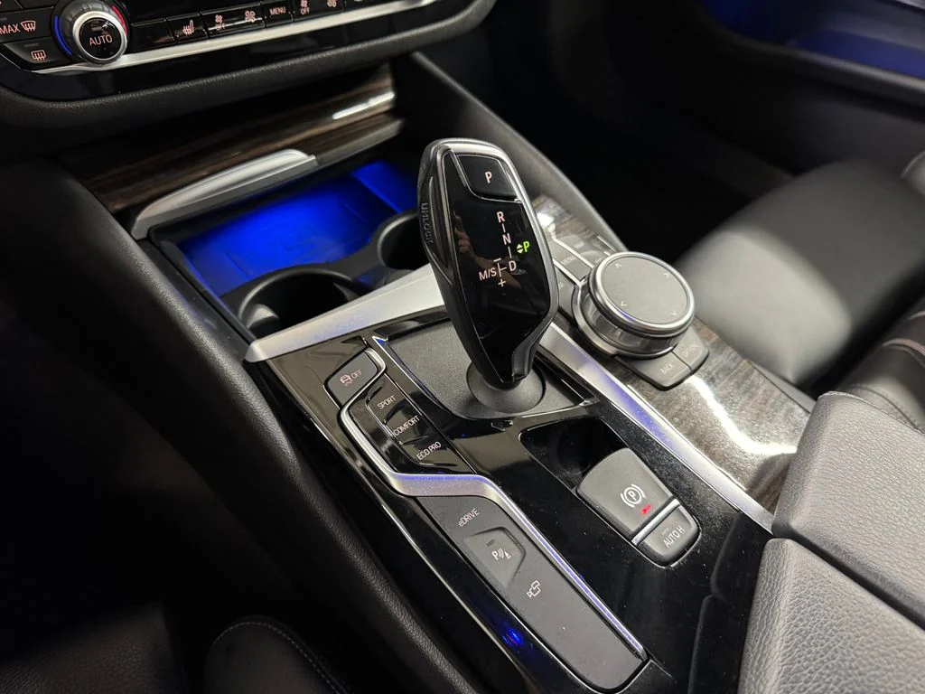 Used 2019 White BMW 530e iPerformance image 22