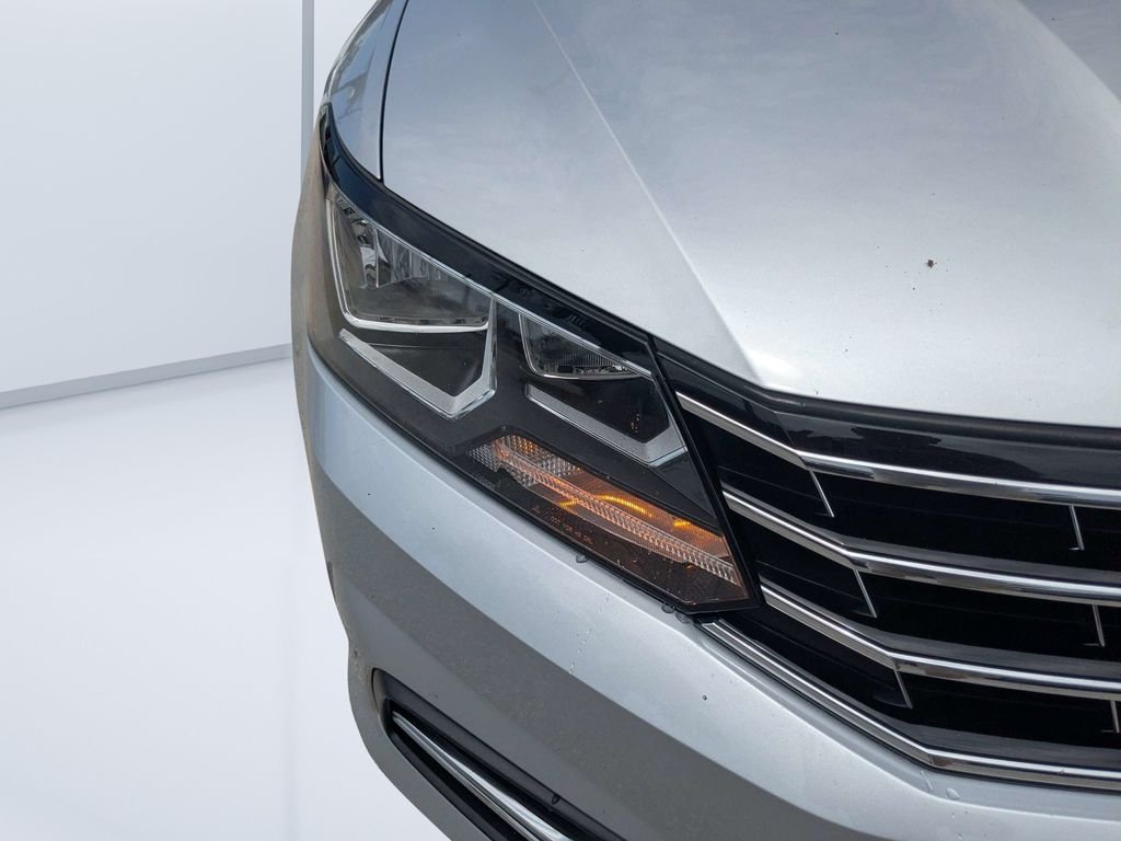 Used 2019 Silver Volkswagen 2.0T Wolfsburg image 9