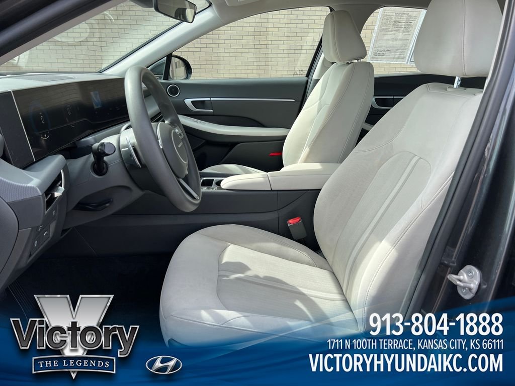 Used 2025 Gray Hyundai SEL image 9