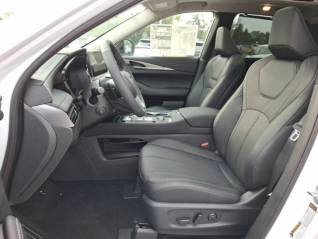 New 2026 White INFINITI LUXE image 10