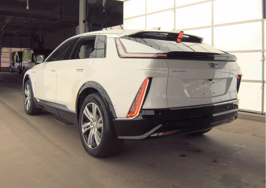 Used 2024 Cadillac LYRIQ Tech with VIN 1GYKPMRL6RZ103368 for sale in Naperville, IL