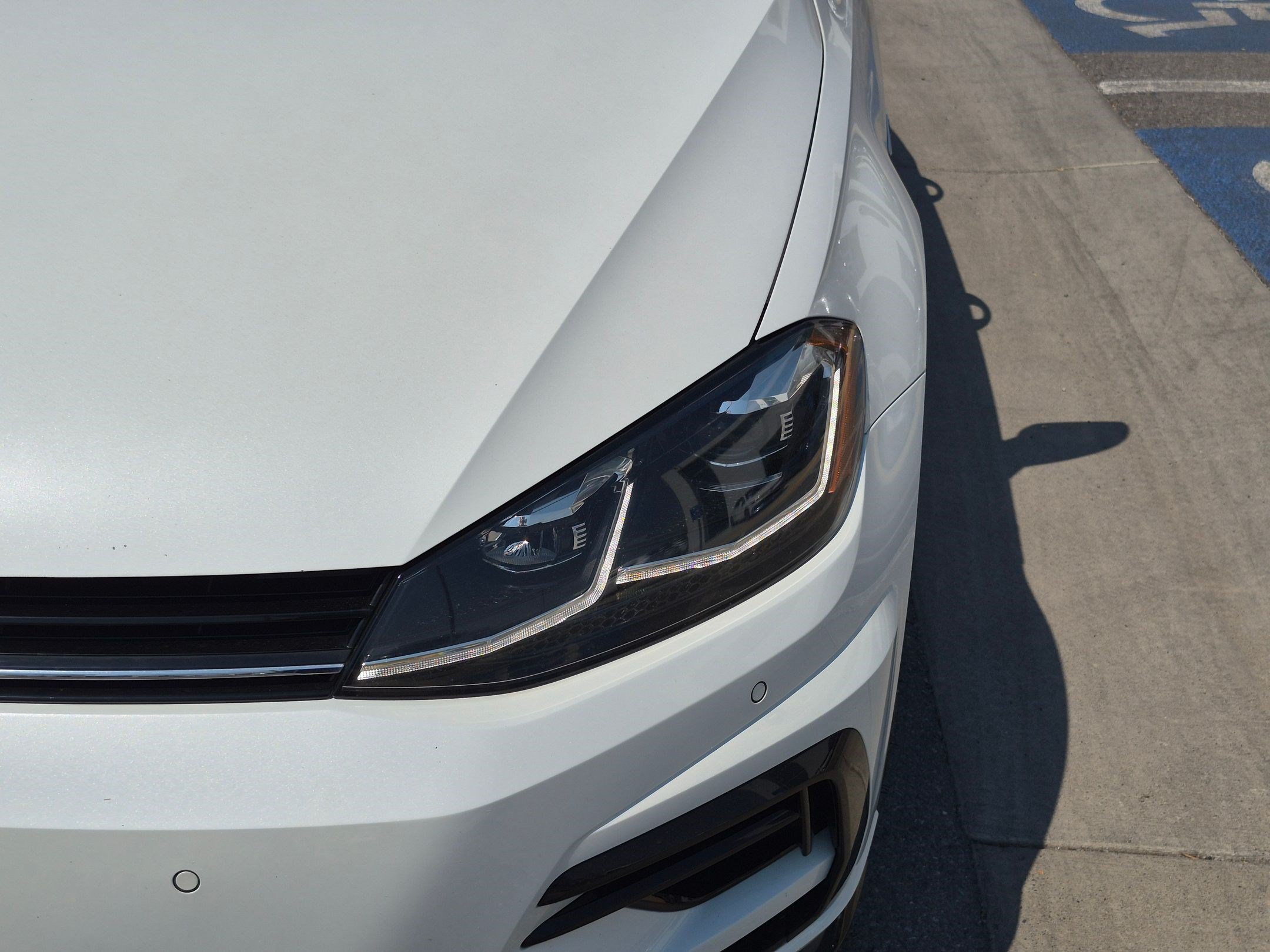 Used 2019 Oryx White Pearl Volkswagen DCC & Navigation 4Motion image 10