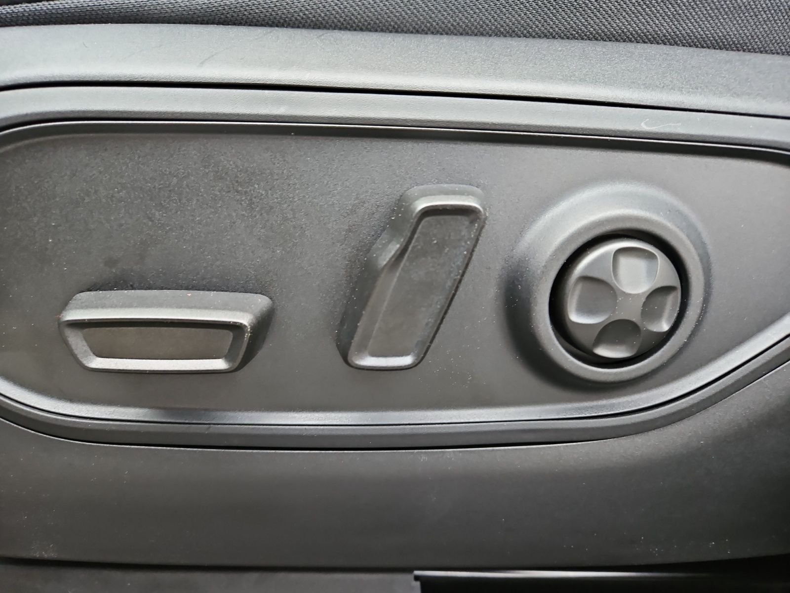 New 2026 Silver Zynith Exterior Paint Jeep Altitude image 20