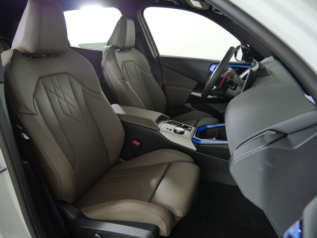 New 2026 Alpine White BMW M50 xDrive image 22