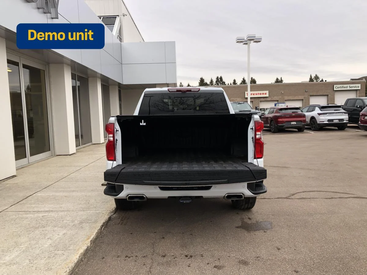 Used 2026 White Chevrolet 4WD Crew Cab 147" High Country image 7