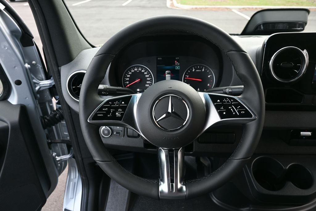Used 2026 high-tech silver metallic Mercedes-Benz Cargo 144 WB image 2