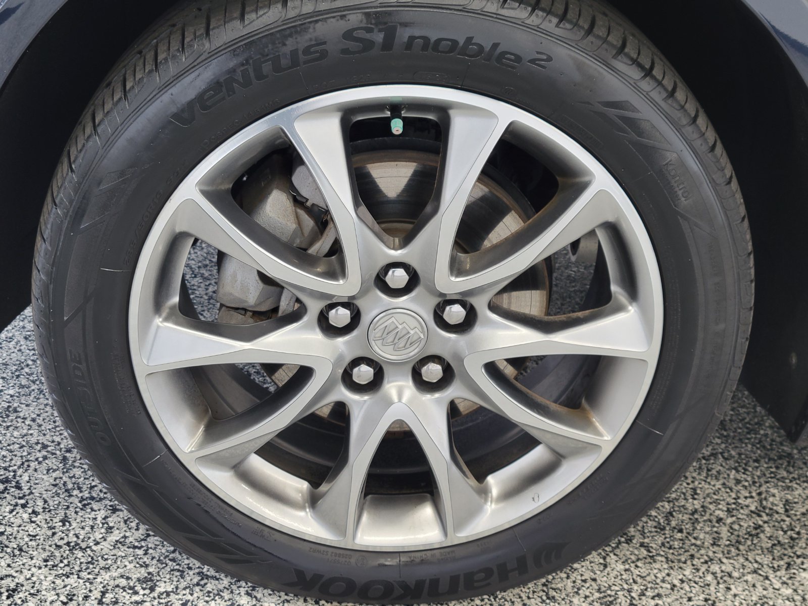 Used 2020 Blue Buick Essence image 5