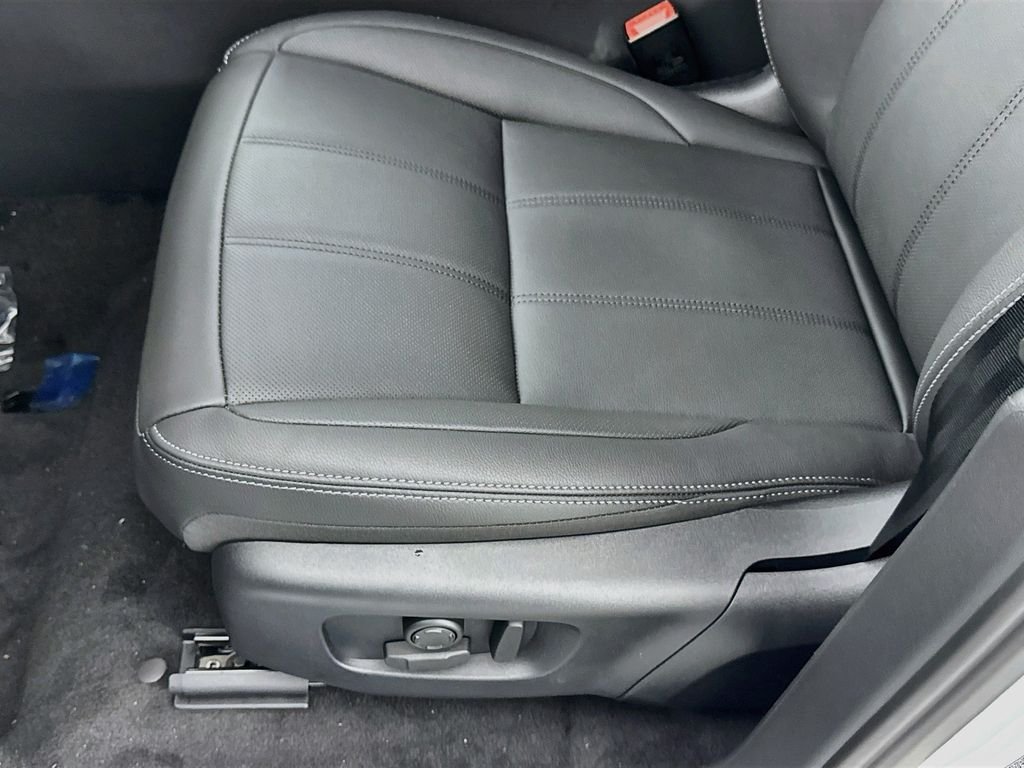 New 2026 Fuji White Land Rover Hoxton Edition image 20