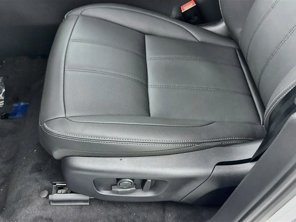 New 2026 Fuji White Land Rover Hoxton Edition image 20