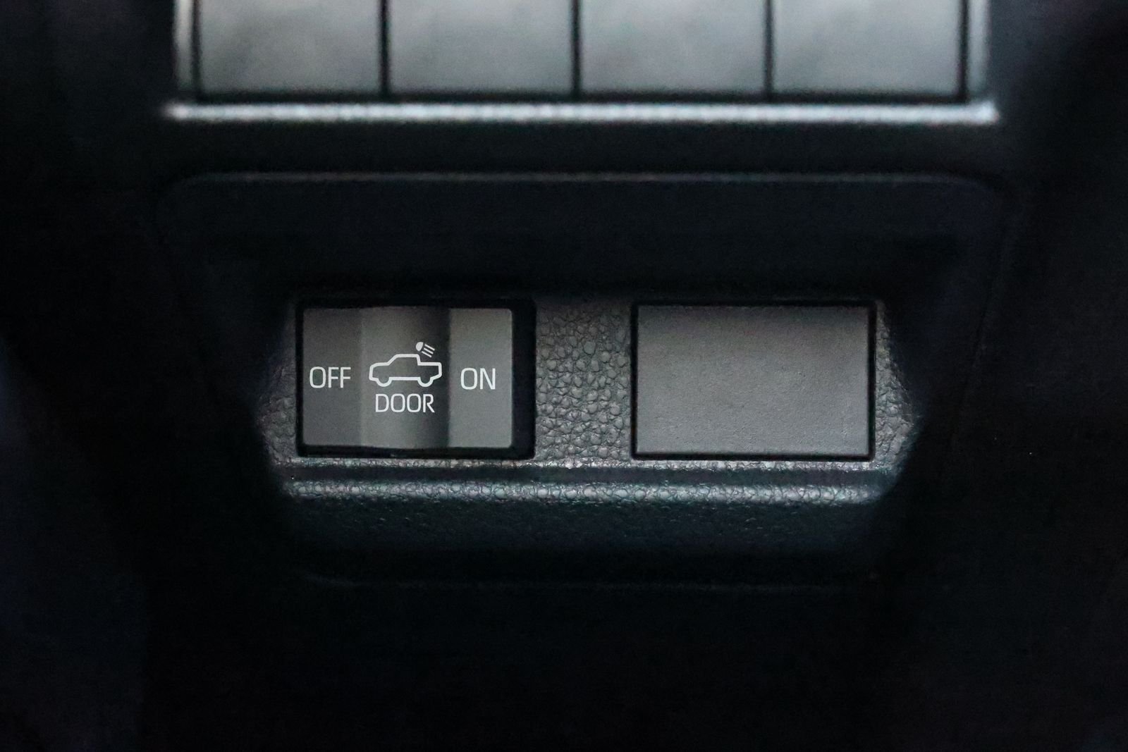 2025 Toyota Tacoma SR5 - Photo 25