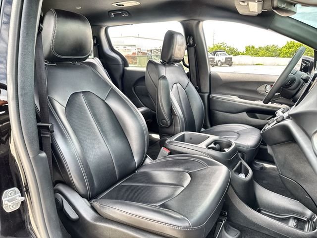 Used 2025 Black Chrysler Select image 24