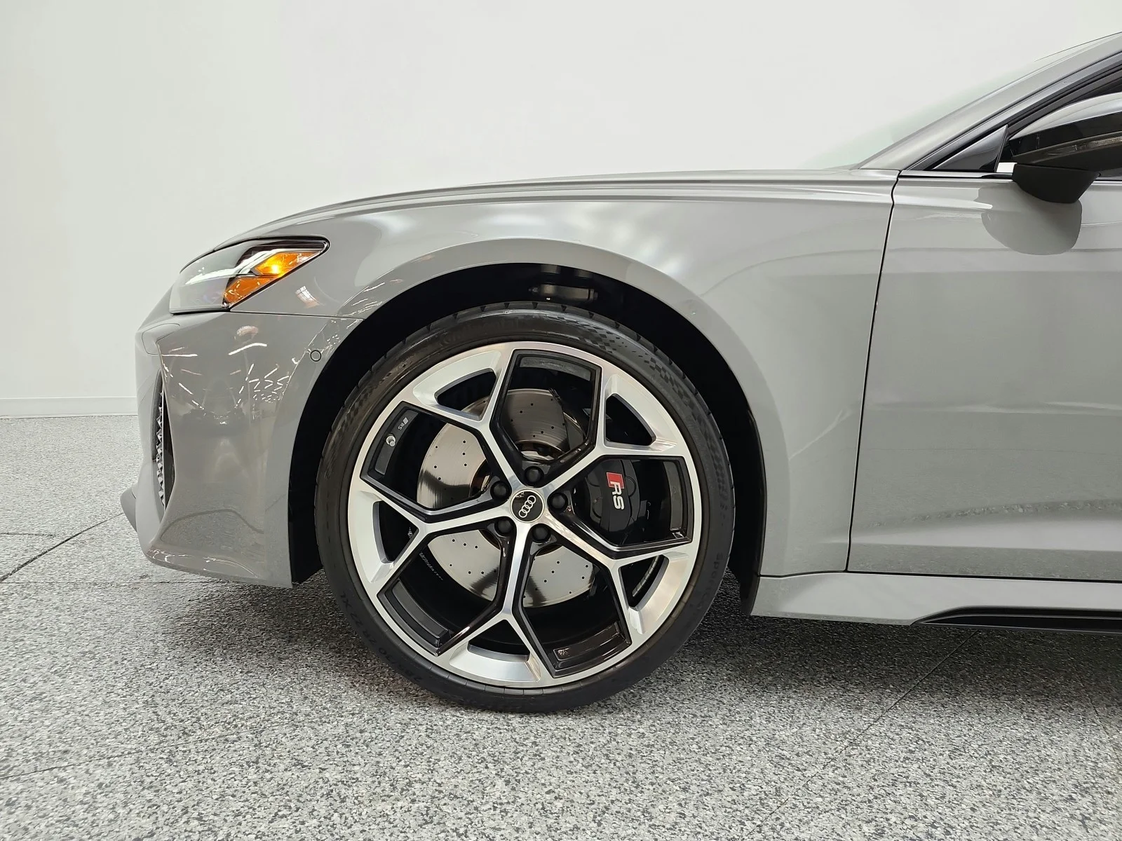 Used 2025 Nardo Gray Audi performance 4.0 TFSI quattro image 38