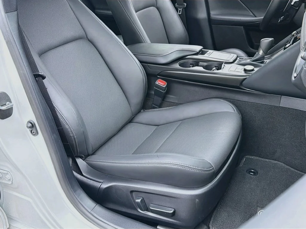 Used 2024 White Pearl Lexus 300 image 30