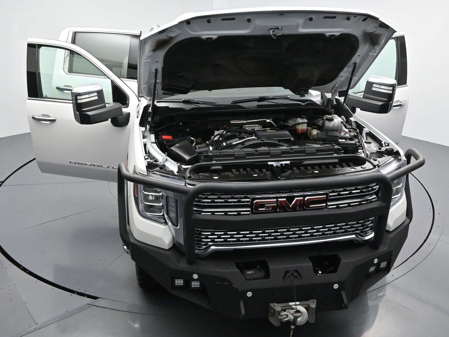 Used 2022 White Frost Tricoat GMC Denali image 47
