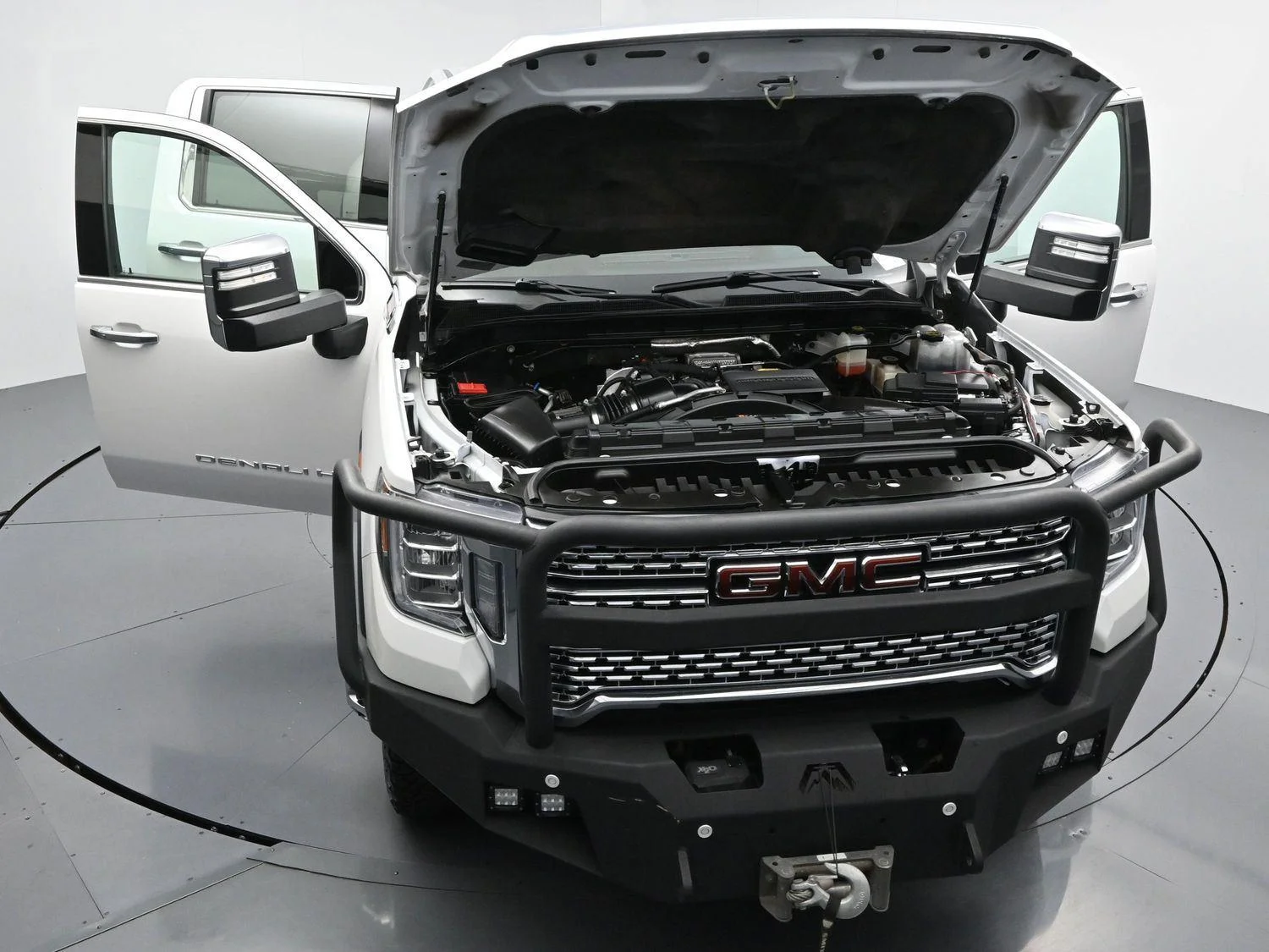 Used 2022 White Frost Tricoat GMC Denali image 47