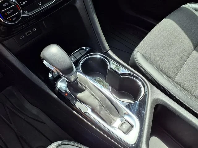 Used 2021 SUMMIT WHITE Buick Select image 6