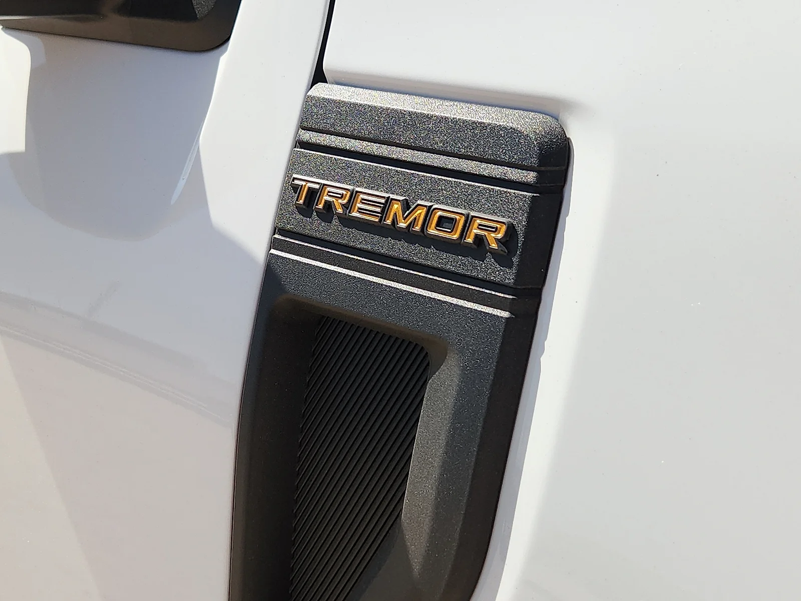 New 2026 Oxford White Ford Tremor image 10