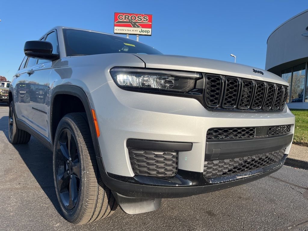 New 2025 Silver Zynith Exterior Paint Jeep Altitude X image 51