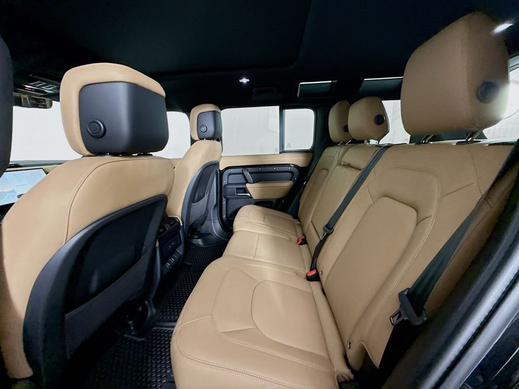New 2026 Santorini Black Land Rover X-Dynamic SE image 21