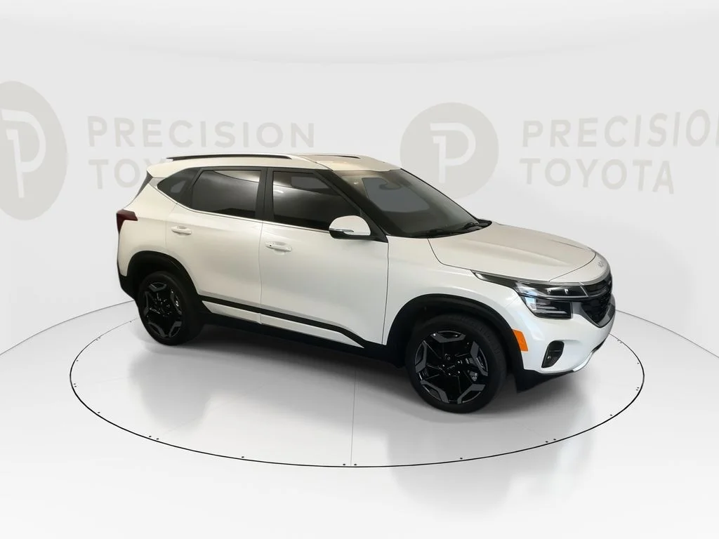 Used 2024 Snow White Pearl Kia SX image 3