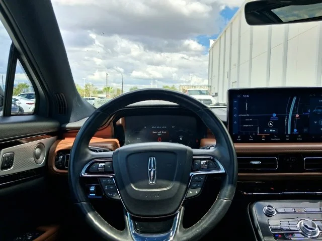 Used 2023 Black Lincoln Reserve image 14
