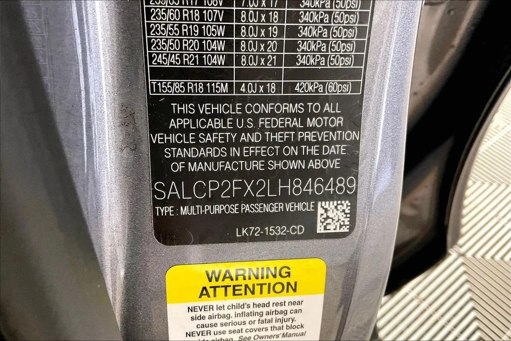 Used 2020  Land Rover SE image 32